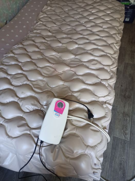 Продам противопролежневый матрас б/у