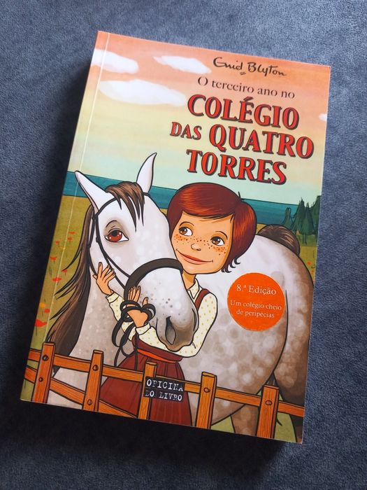 Colégio das 4 Torres - Coleção 4 livros - IMPECÁVEIS