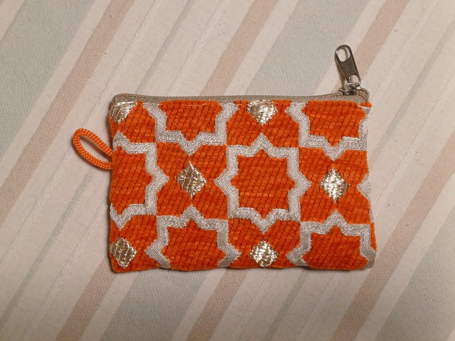 Porta-moedas de tecido com design étnico/geométrico, laranja/dourado
