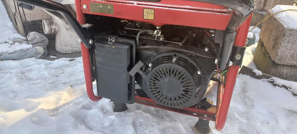 Продам срочно  генератор