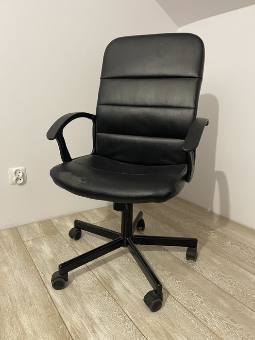 Krzeslo obrotowe biurowe czarne