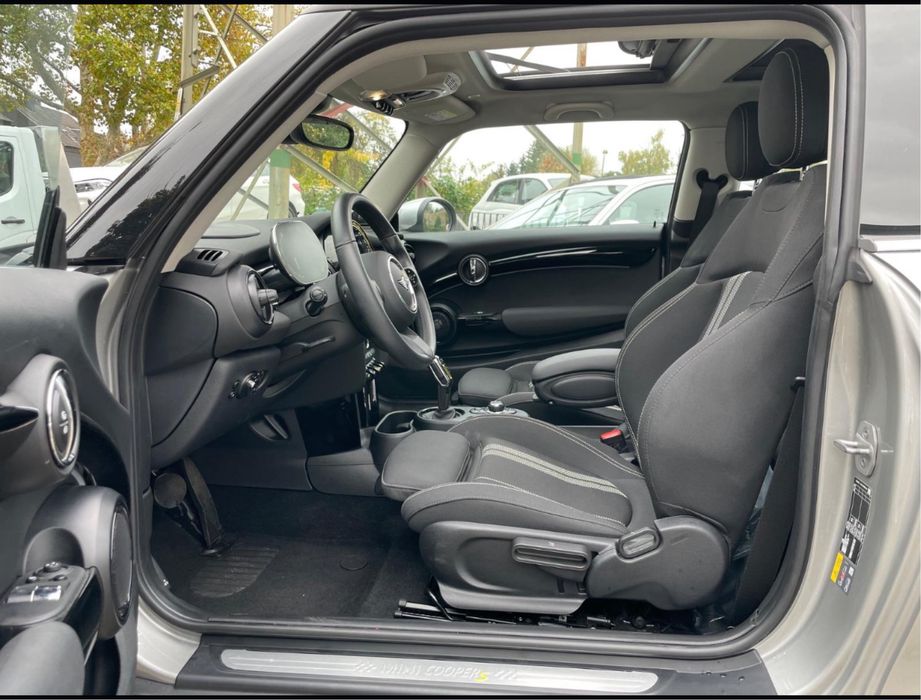 Mini Cooper SE, 100% Elétrico, de 2023, c/ teto panôramico e 26.500 km