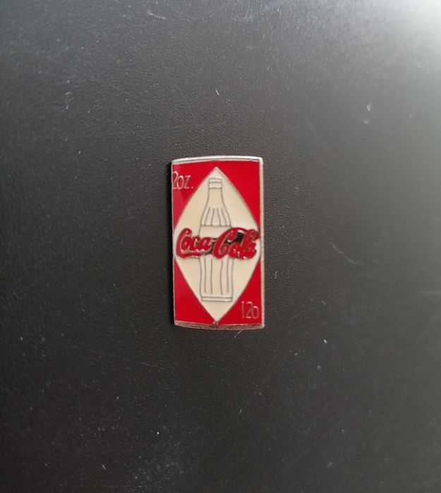 Pin com publicidade da Coca-Cola.

Envio por ctt para todo o país com