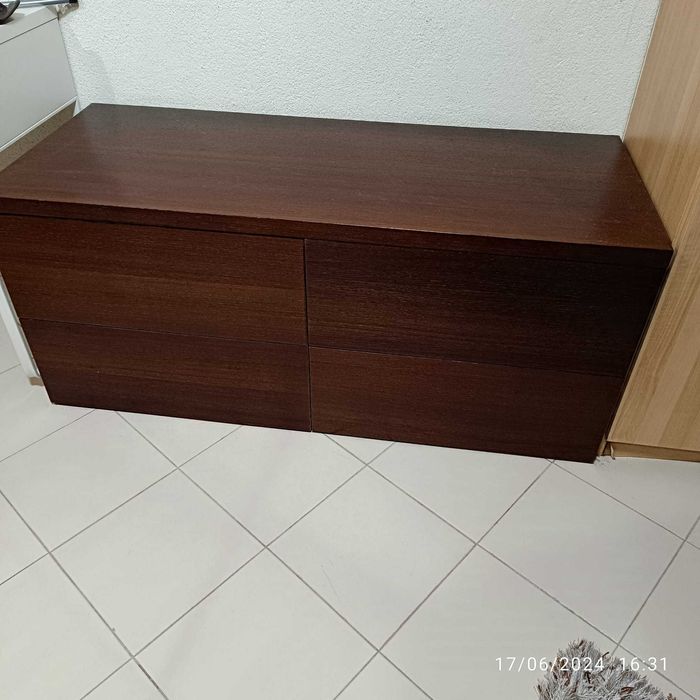 Móvel 4 gavetões madeira maciça