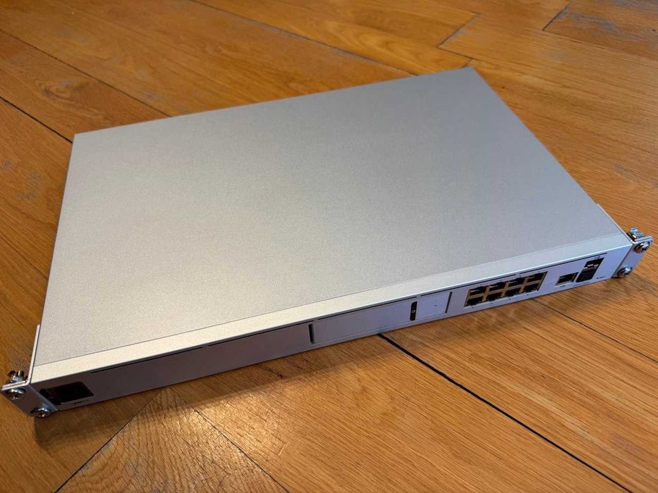 Ubiquiti UniFi Dream Machine Pro UDM-Pro /Router Firewall NVR /Rack 1U