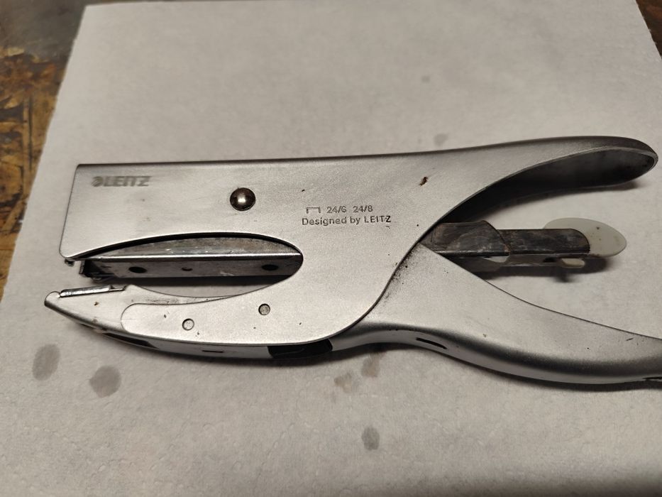 Zszywacz/ zszywacz nożycowy LEITZ