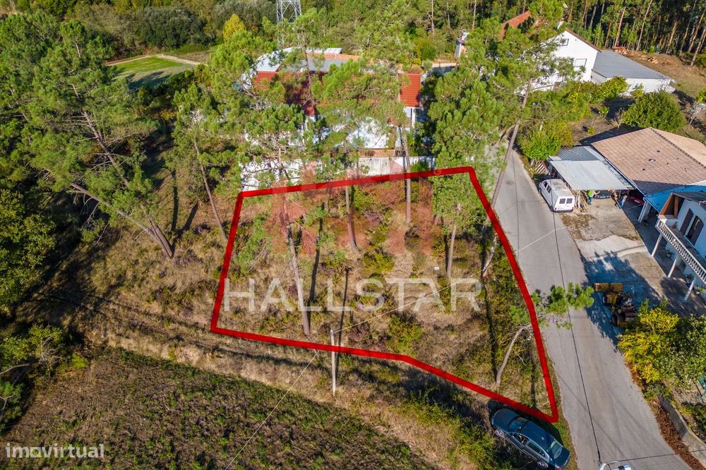 Terreno com Projeto Aprovado para Duas Moradias / Área de 519m2 / Mila