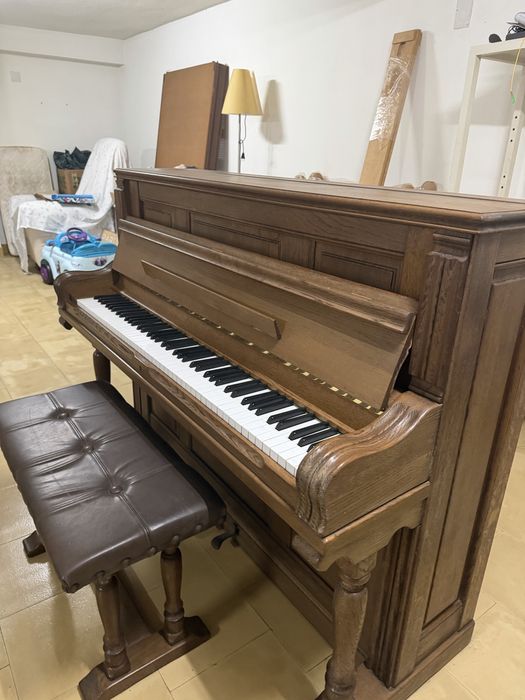 Piano em ótimo estado.