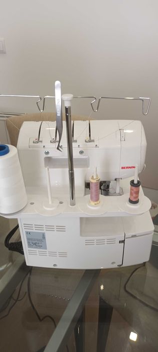 Maquina de Corte e Cose Overlock Bernina L450