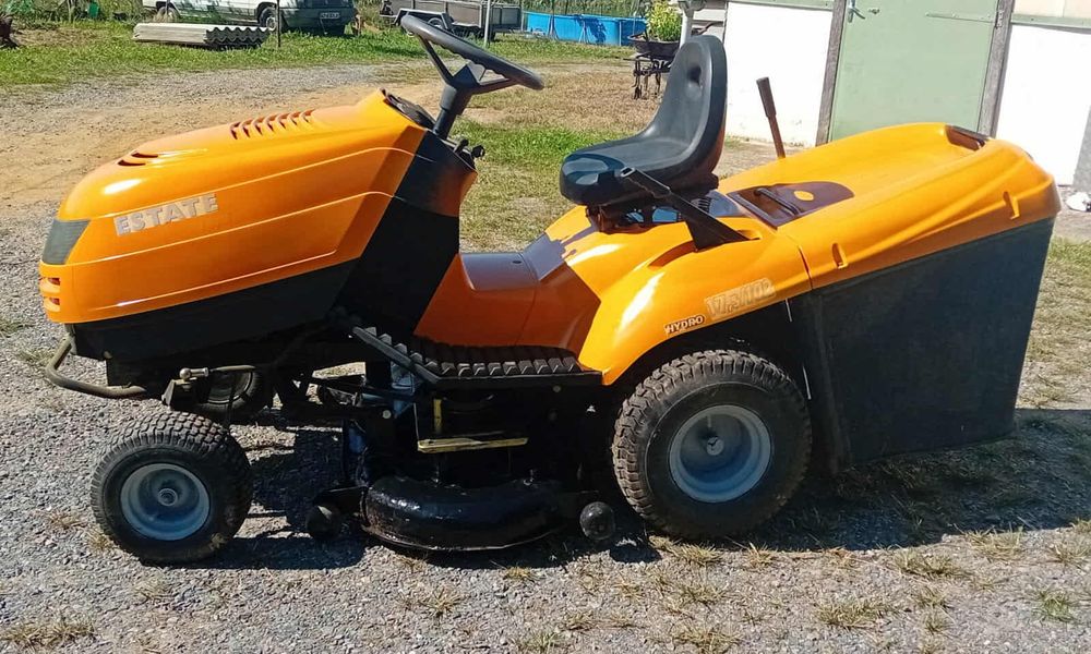 Trator corta relva com 17,5 cv e 102cm largura  de corte