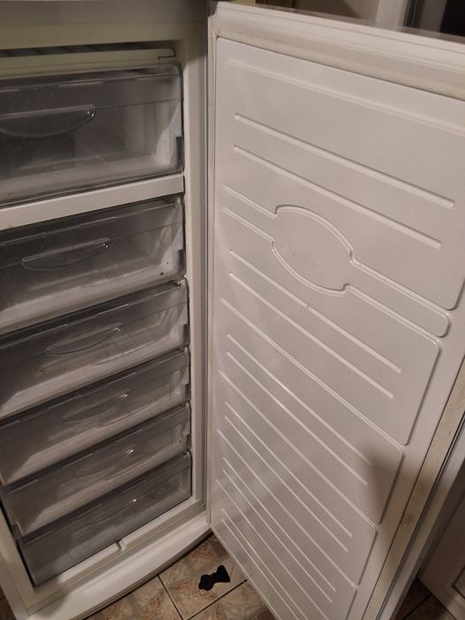 Продам морозилку атлант 260 л