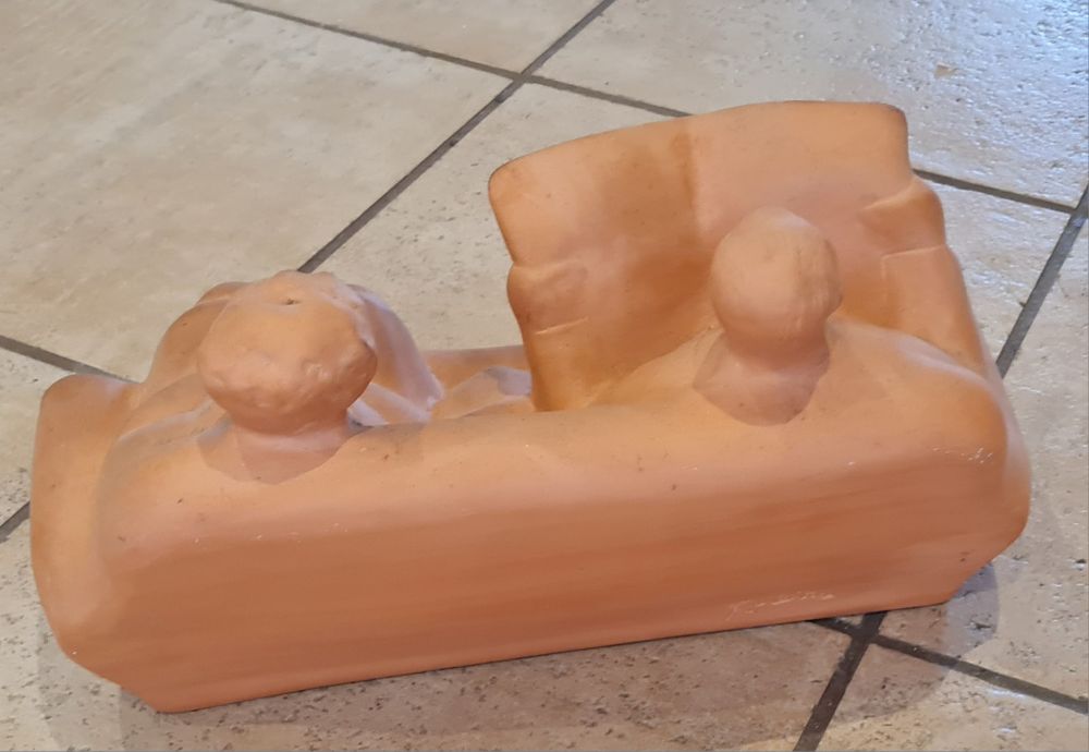 Estatueta decorativa em barro natural