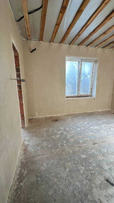 Дуплекс з штукатуркою та розводкою електрики біля РічТауна у Бучі. Газ