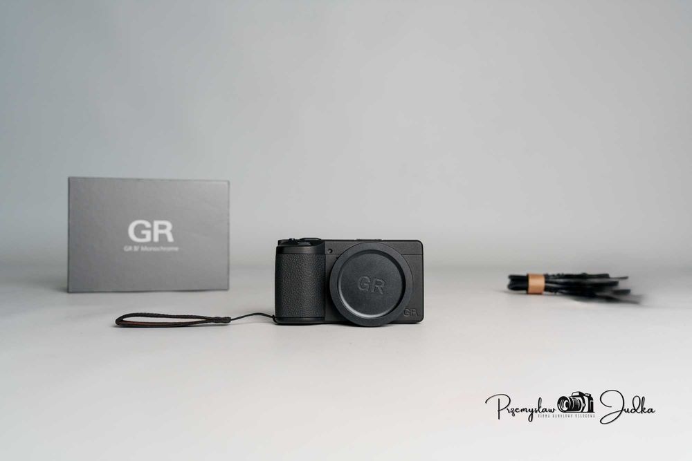 Ricoh GR IV  GR4 Monochrome | Stan Idealny | Przebieg 32 Zdjęcia | Komplet | faktura