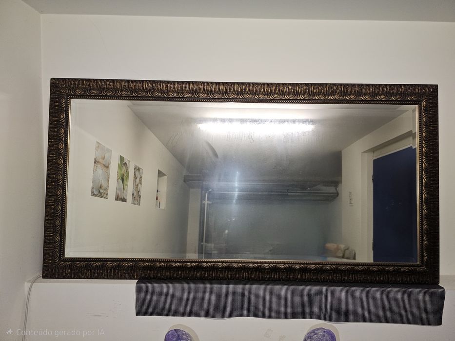 Espelho grande decorativo com moldura elegante