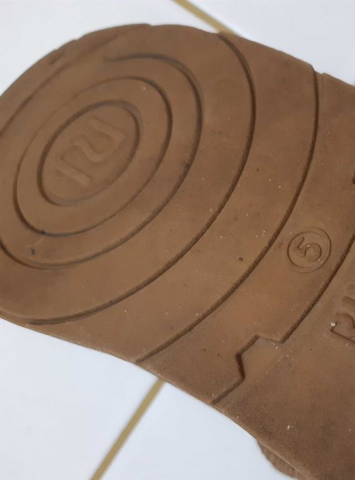 Skórzane lekkie ciepłe botki River Island w typie Emu, rozmiar 38