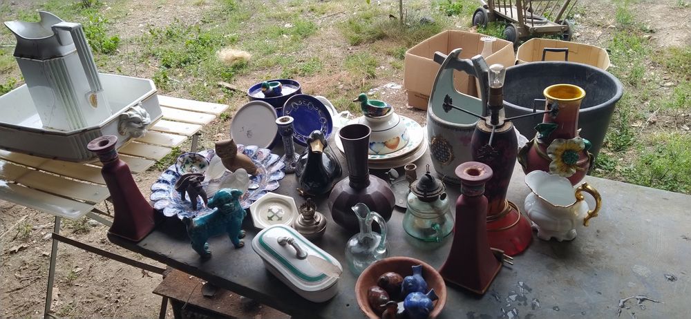 Pequenos objetos de loiça antiga