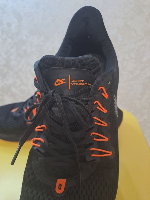 Кросівки чоловічі