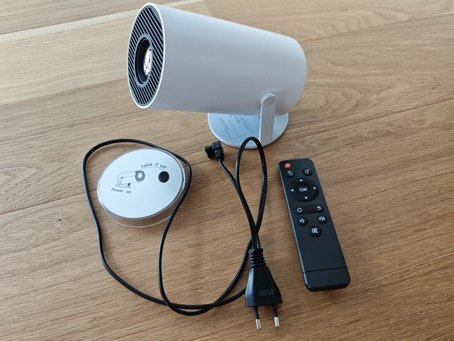 Projektor multimedialny, rzutnik, Smart TV HY300