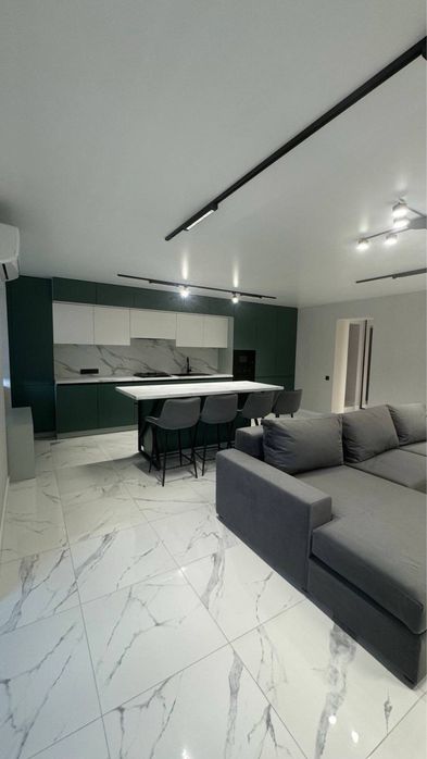 Продам 2-х кімнатну квартиру в центрі міста з ремонтом