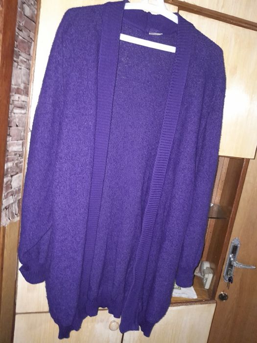 Жіночий подовжений кардиган.