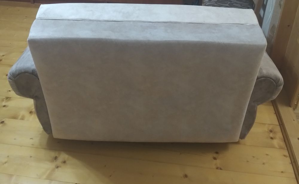 Диван - дерево масив.