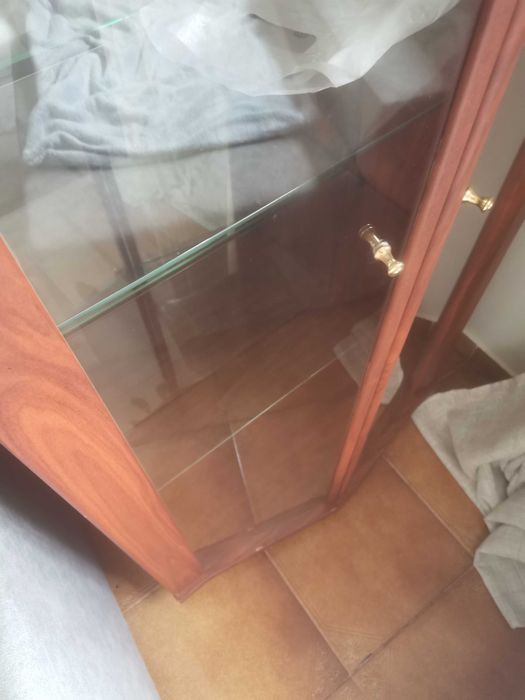 Cristaleira /vitrine de cerejeira