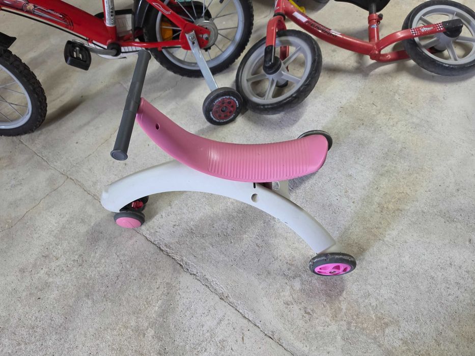 Combinado bicicletas, triciclo e quatro quase Novos