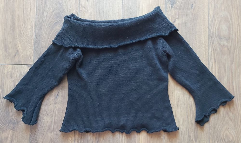Czarny sweter damski
