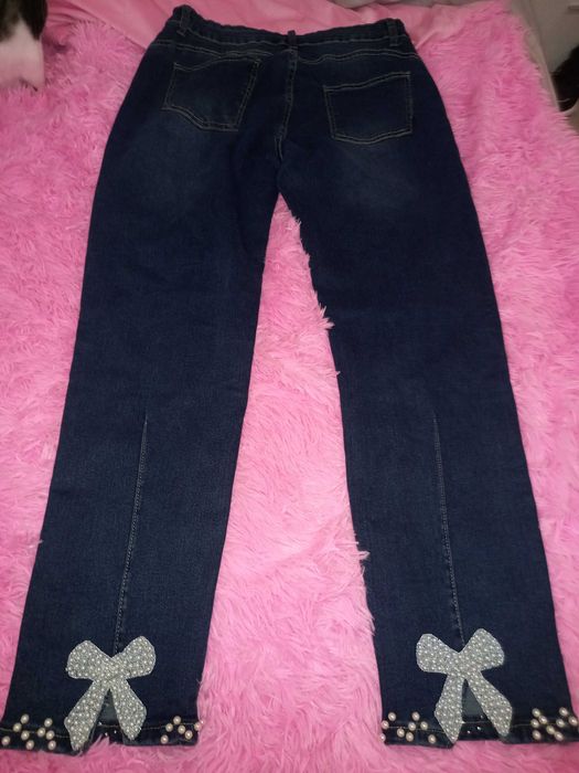 Vendo calças com enfeite