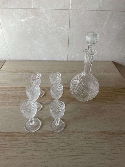 Conjunto de licoreira e seis cálices