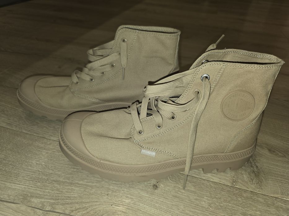 Palladium beżowy Trapery Pampa Hi mono rozmiar 44 buty trampki nowe