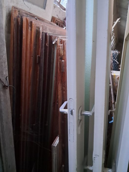 Oddam stare okna i dzwi