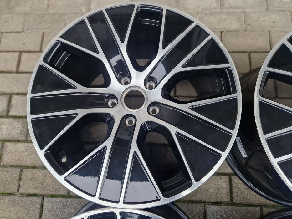 Felgi PORSCHE TAYCAN TURBO 20" 9J3 Porsche Panamera 971 972