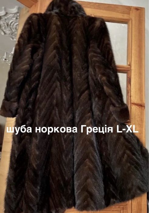 Норкова мʼяка жіноча тепла шапка закриває вушки