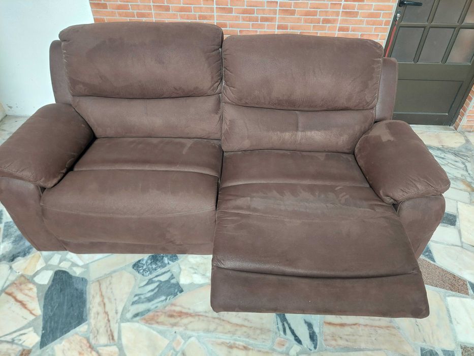 Vendo Sofá de 3 Lugares em Pele, com Relax Duplo