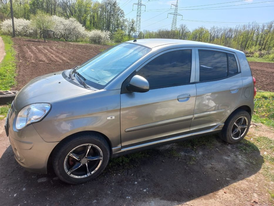 Автомобиль киа пиканта