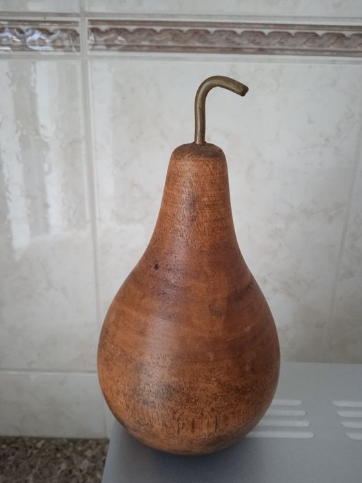 Vendo  pera em madeira