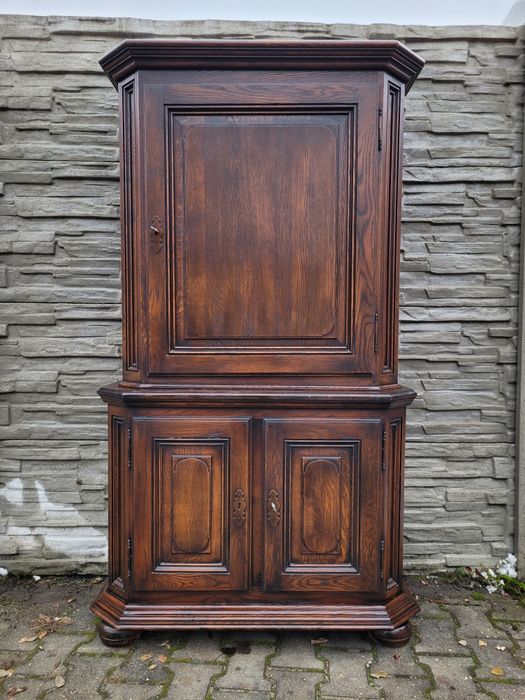 Ciekawa dębowa komoda. .