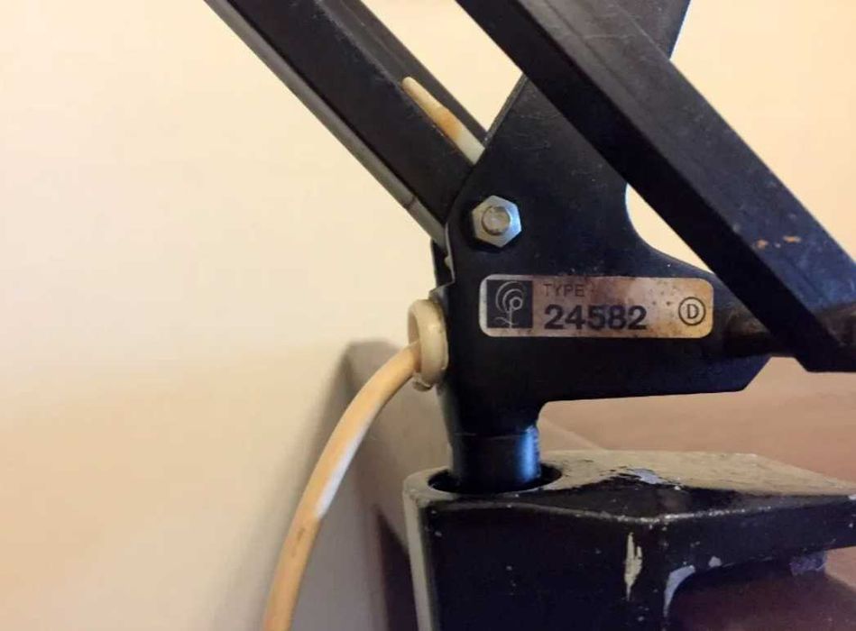 Candeeiro de mesa de arquitecto IT Louis Poulsen em Preto