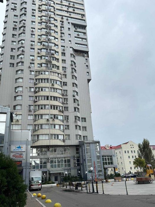 Продаж 2 кім квартири вул. Гетьмана 1-Б метро Шулявська 5 хв.