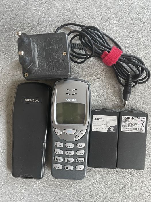 Nokia 3210 w orginalnej obudowie