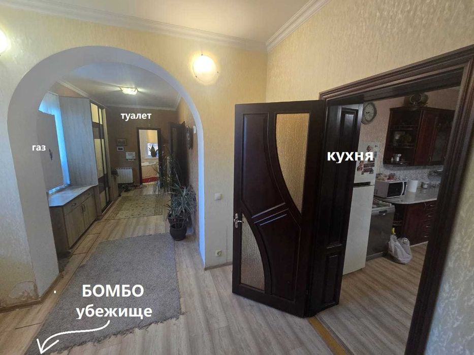 Есть всё. Дом с бомбоубежищем, баня, мастерская, вся мебель