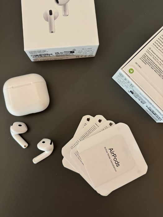 Słuchawki AirPods 4 ANC