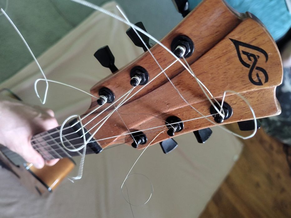 Gitara elektryczna akustyczna LAG T66CE