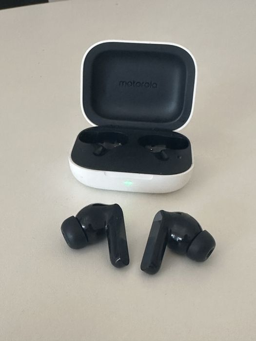 Motorola Moto Bus Azul Starlight com cancelamento de ruído.