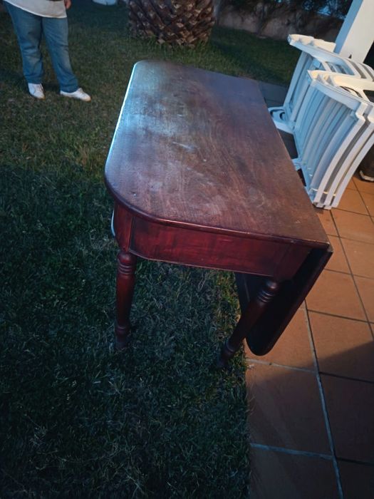 Vendo mesa antiga com aba