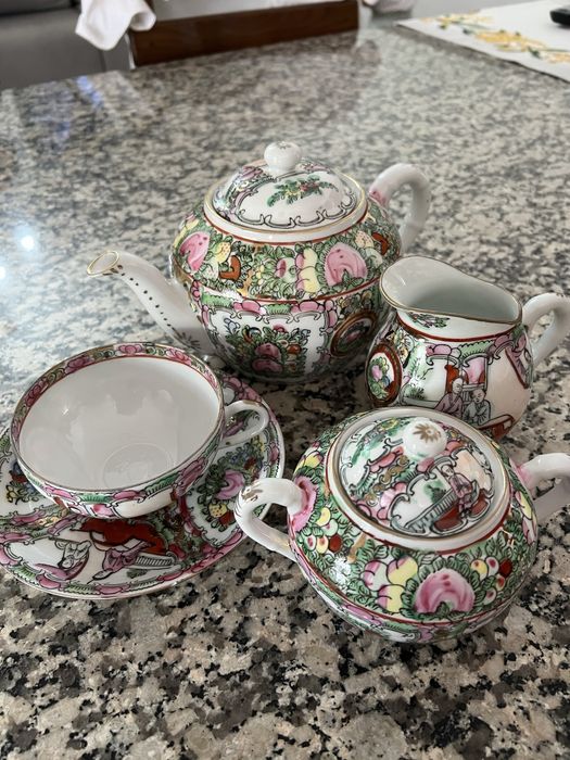 Serviço de Chá Completo em Porcelana