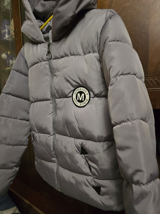 Зимова сіра куртка