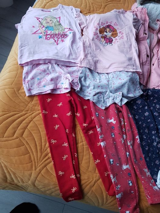 Ubrania dla dziewczynki 104.